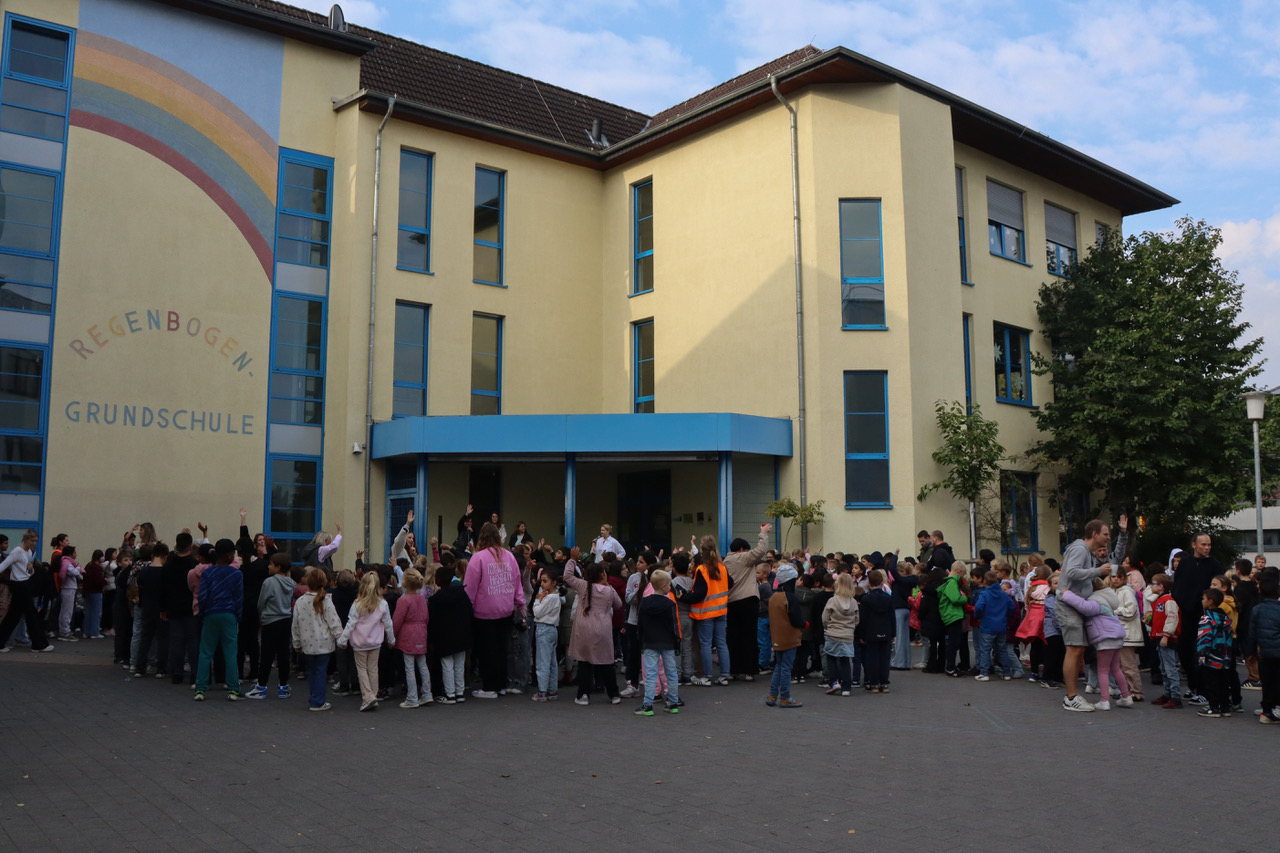 Zu Fuázur Schule Regenbogen GS RO 09 2025 4594